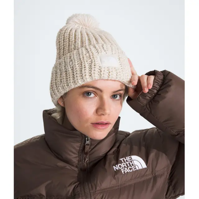 Chunky Knit Cabin-Style Beanie For Cold Weather 1