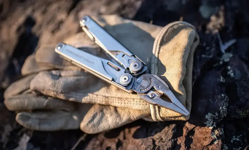 Leatherman Surge Full-Size Stainless Steel Multitool 1