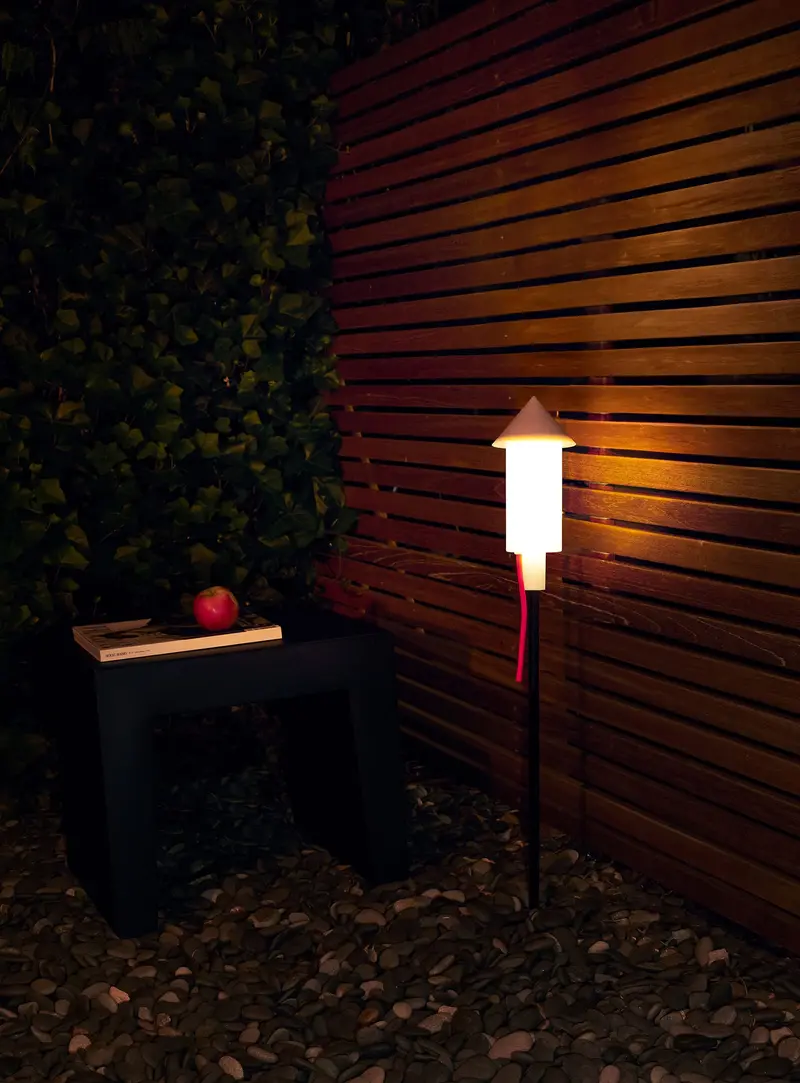 Racket La Surprise Solar-Powered Garden Light 1